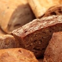 3 Ways a Quality Plastic Tray Can Improve Your Bakery
