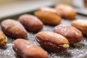 4 Compelling Advantages of Having a Spare Plastic Tray Set in Your Bakery