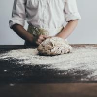 6 Efficient Tools for Bakers: Baking Racks, Hand Mixers and More