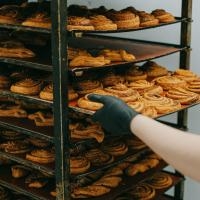 6 Tricks For The Best Results When Baking with Plastic Trays