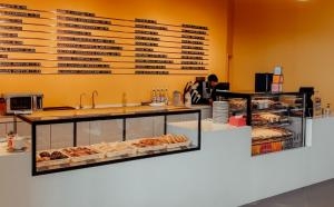 Bakery situations that cry out for a plastic tray