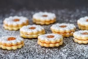 Heat-Resistant Plastic Baking Racks and Trays On-Demand