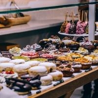 Three Hot Trends to Put Those Bakery Trays to Good Use