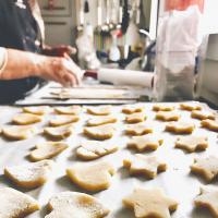 Ways to Customize Your Plastic Trays for More Functionality