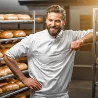 What Makes Plastic a Suitable Material for Baking Trays